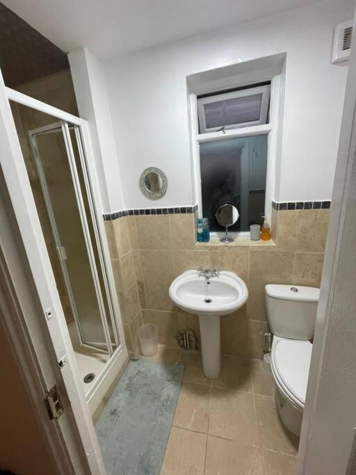 3 Double Bedroomed Flat, Acton. London, Uk 外观 照片
