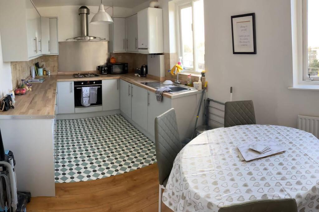 3 Double Bedroomed Flat, Acton. London, Uk 外观 照片